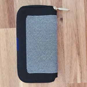 Rothy's The Continental Wallet